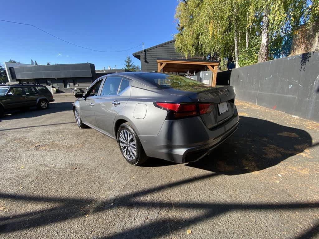 Used 2025 Nissan Altima 2.5 SV AWD/4WD image 4