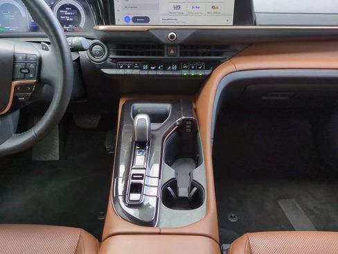 Used 2025 Toyota Crown Signia image 20