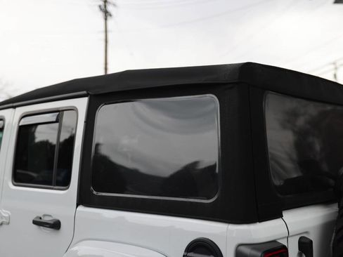 Used 2023 Jeep Wrangler Unlimited Sahara w/ Cold Weather Group AWD/4WD image 34