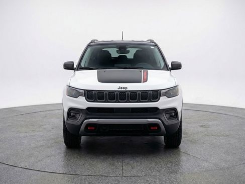 Used 2025 Jeep Compass Trailhawk image 2