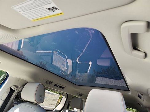 New 2025 Volkswagen ID. Buzz 1st Edition image 12