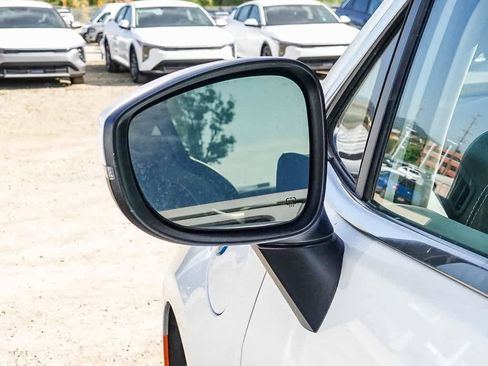 Certified 2023 Chrysler Pacifica Touring-L image 20