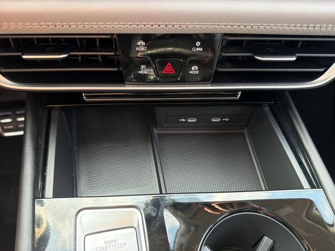 Certified 2024 Volkswagen Atlas Peak Edition SEL AWD/4WD image 17