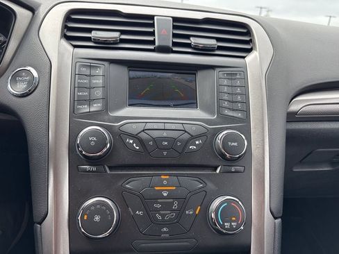 Used 2017 Ford Fusion SE image 21