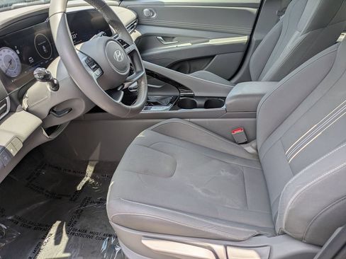 Used 2025 Hyundai Elantra SEL FWD image 23