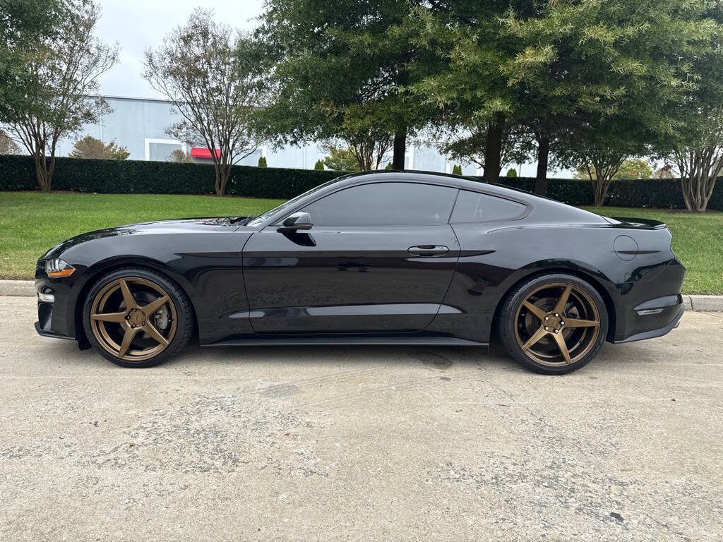 Used 2020 Ford Mustang Premium RWD image 5
