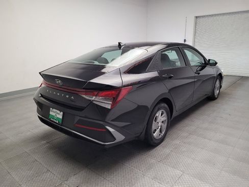 Used 2024 Hyundai Elantra SE FWD image 9
