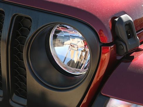 Used 2021 Jeep Gladiator Sport image 27