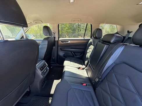 Used 2024 Volkswagen Atlas SE image 13