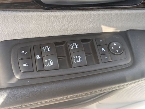 Used 2023 Chrysler Pacifica Limited image 15