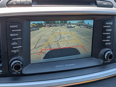 Used 2017 Kia Sorento AWD w/ LX Convenience Package image 6