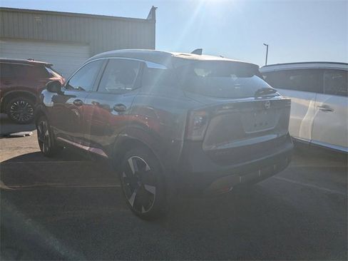 Used 2025 Nissan Kicks SR image 3