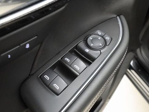 Used 2023 Buick Envision Essence image 9