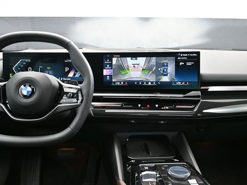 Certified 2025 BMW 530i image 19