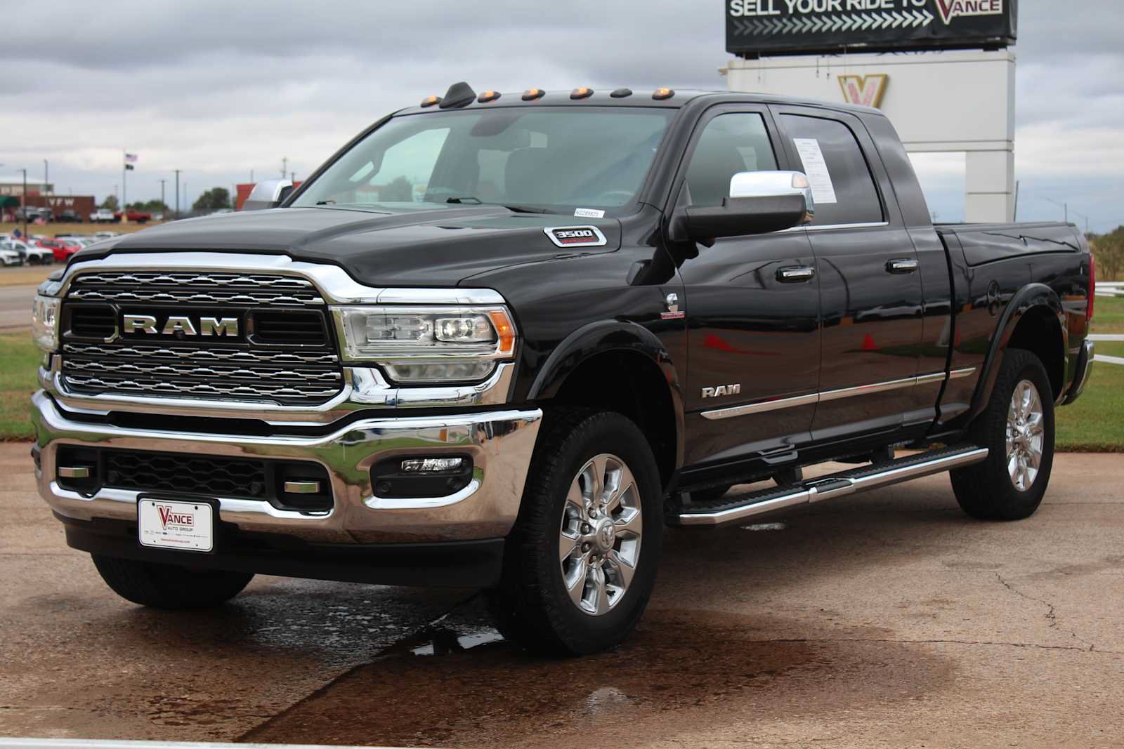 Used 2022 RAM 3500 Limited w/ Towing Technology Group AWD/4WD image 4