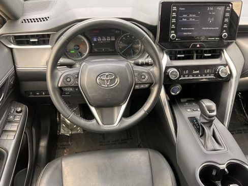 Used 2022 Toyota Venza XLE AWD/4WD image 12