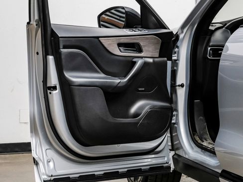 Used 2019 Jaguar F-PACE S image 42