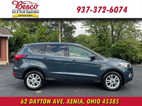 Used 2019 Ford Escape SE FWD image 3