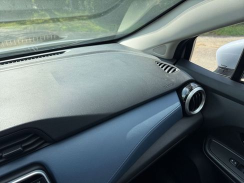 Used 2025 Nissan Versa SV image 31