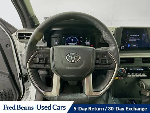 Used 2025 Toyota Tacoma SR5 w/ SR5 Upgrade Package AWD/4WD image 15