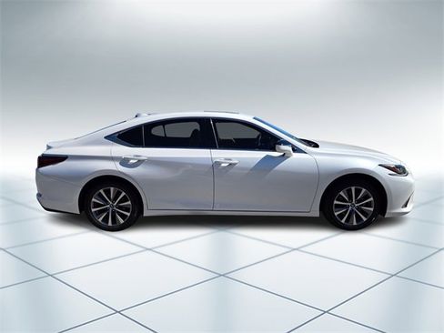 Used 2019 Lexus ES 350 Luxury w/ Premium Package image 3