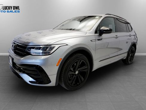 Used 2023 Volkswagen Tiguan SE R-Line FWD image 27
