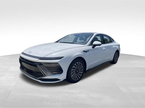 Used 2025 Hyundai Sonata Limited FWD image 1