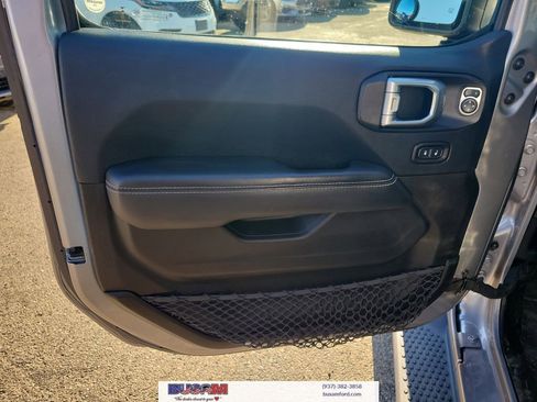 Used 2019 Jeep Wrangler Unlimited Sahara w/ Dual Top Group AWD/4WD image 16