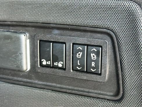 Used 2022 Cadillac Escalade Premium Luxury Platinum AWD/4WD image 13