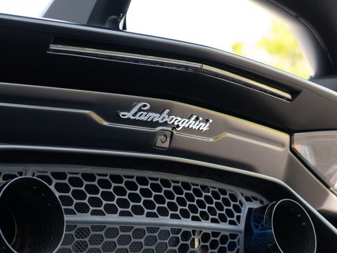 Used 2020 Lamborghini Aventador SVJ AWD/4WD image 26