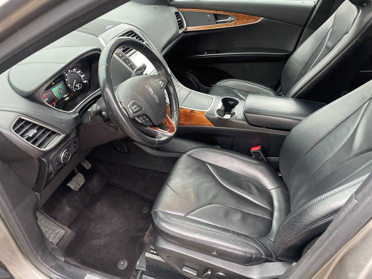 Used 2016 Lincoln MKX Reserve w/ Climate Package FWD image 11