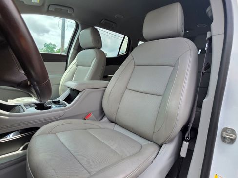 Used 2020 GMC Acadia SLT w/ LPO, Cargo Package FWD image 19