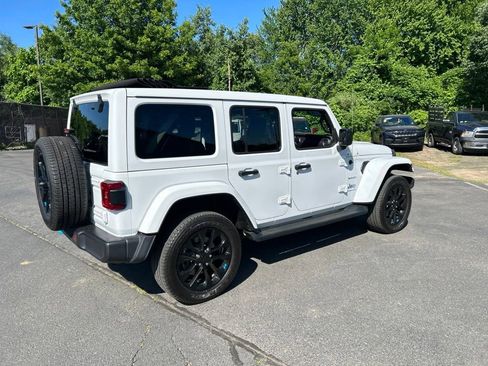 Used 2023 Jeep Wrangler Unlimited Sahara AWD/4WD image 4