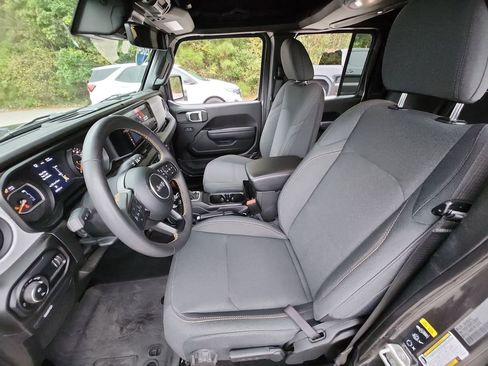 Used 2024 Jeep Gladiator Willys image 24