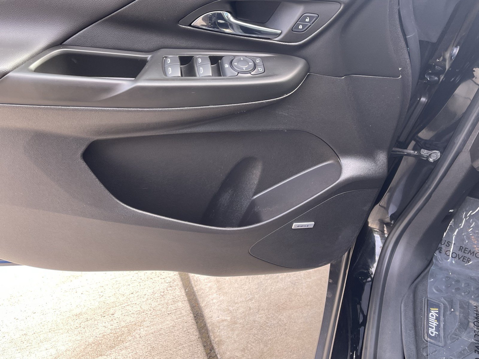 Used 2023 Chevrolet Bolt LT w/ Infotainment Package FWD image 18