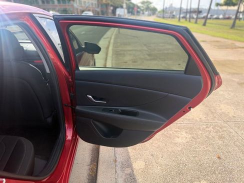 Used 2023 Hyundai Elantra SEL w/ Cargo Package FWD image 12