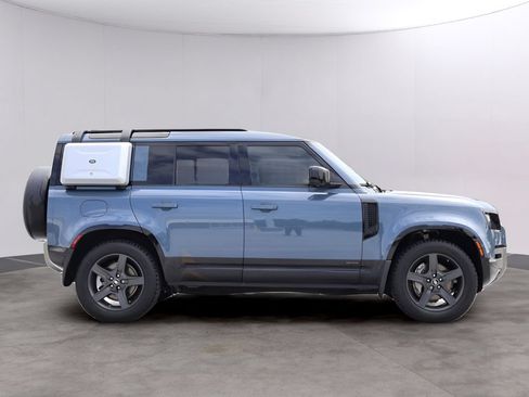 Used 2021 Land Rover Defender 110 X-Dynamic SE AWD/4WD image 4