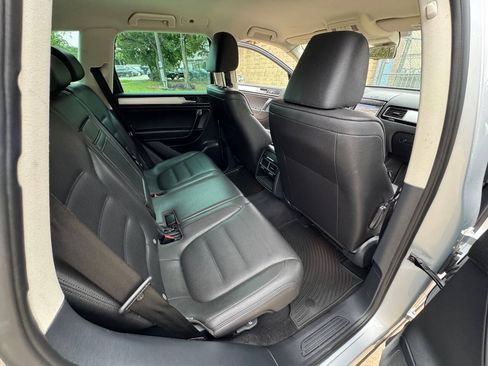 Used 2016 Volkswagen Touareg Sport AWD/4WD image 30