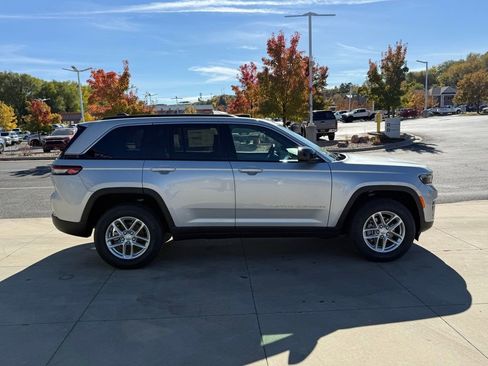 New 2025 Jeep Grand Cherokee Laredo X w/ Luxury Tech Group I image 7