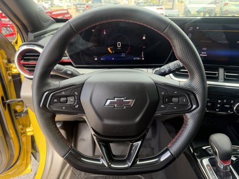 Certified 2024 Chevrolet Trax RS w/ Sunroof Package FWD image 31