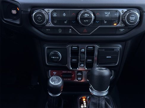 New 2025 Jeep Wrangler Unlimited Rubicon image 16