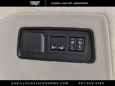Certified 2022 Cadillac Escalade Premium Luxury Platinum AWD/4WD image 33