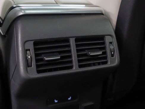 Used 2022 Land Rover Range Rover Velar R-Dynamic S image 19