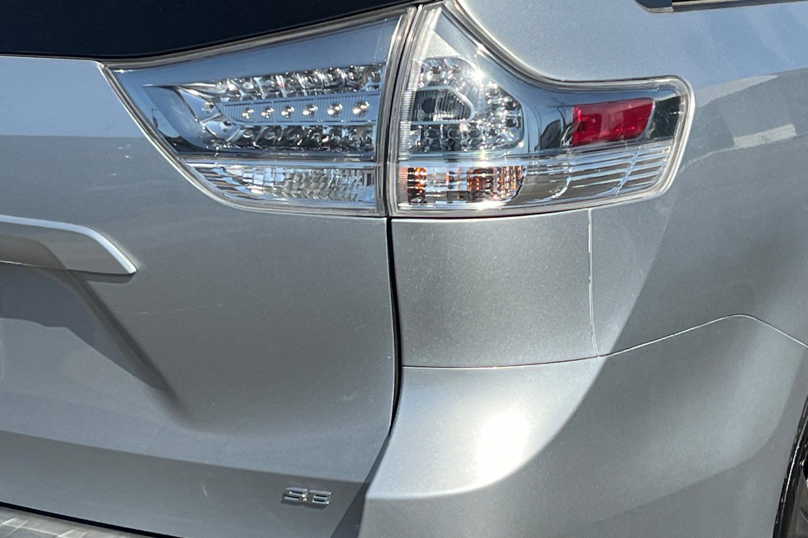 Used 2020 Toyota Sienna SE w/ Carpet Mat Package FWD image 27