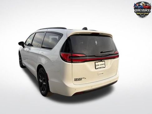 New 2026 Chrysler Pacifica Select w/ S Appearance Package image 3