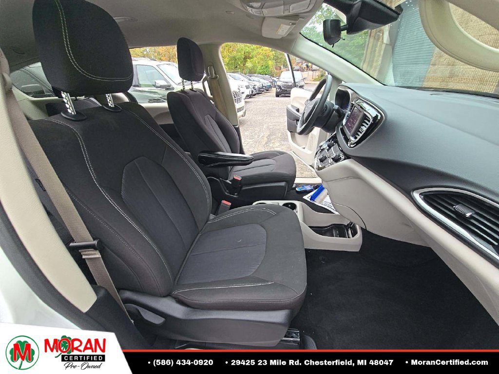 Used 2023 Chrysler Voyager LX FWD image 12