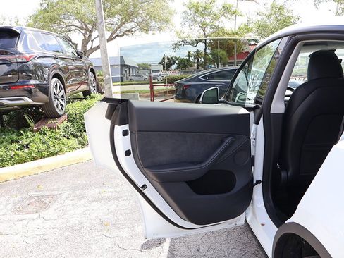 Used 2024 Tesla Model Y Long Range image 25