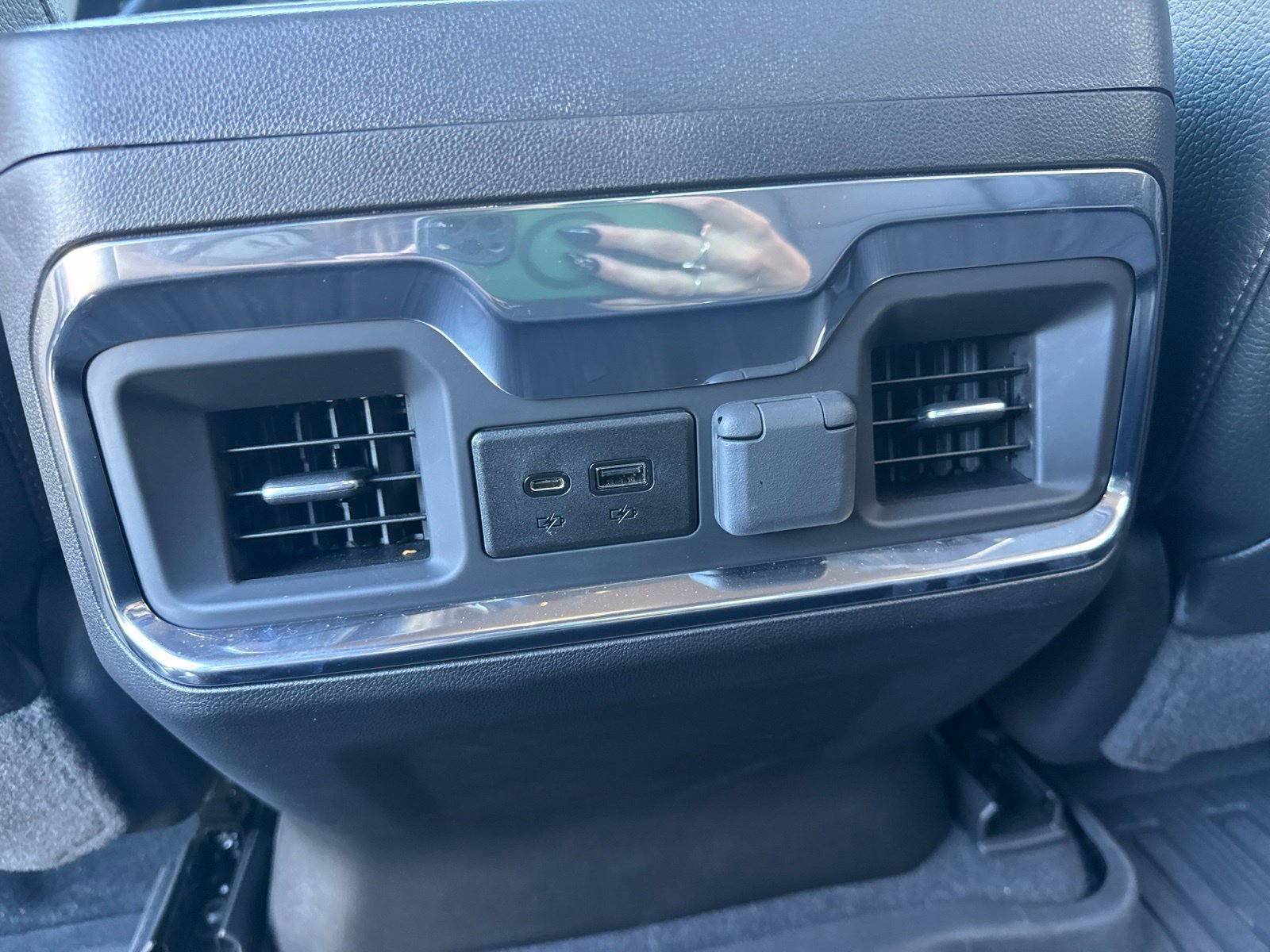 Used 2022 GMC Sierra 1500 Denali w/ Driver Alert Package II AWD/4WD image 32