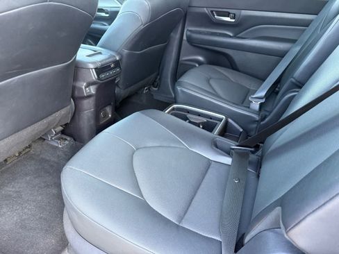 Used 2025 Toyota Grand Highlander AWD image 9