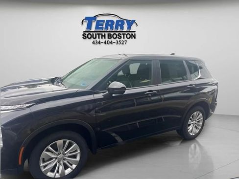 Used 2025 Mitsubishi Outlander ES AWD/4WD image 3